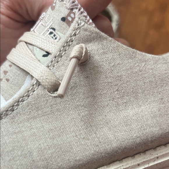 EUC Hey Dude Beige Animal Print Shoes - Picture 14 of 16